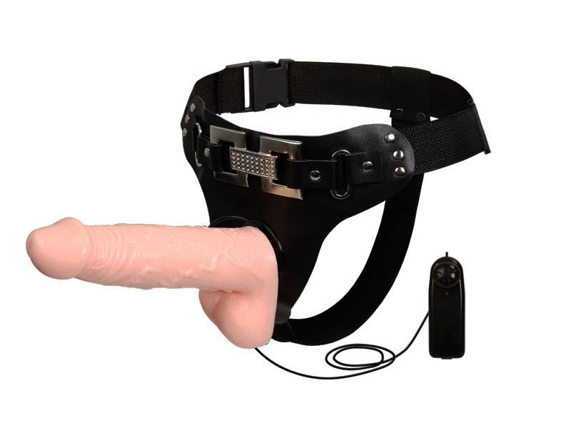 Dương vật giả có dây đeo Ultra Passionate Harness có rung 6